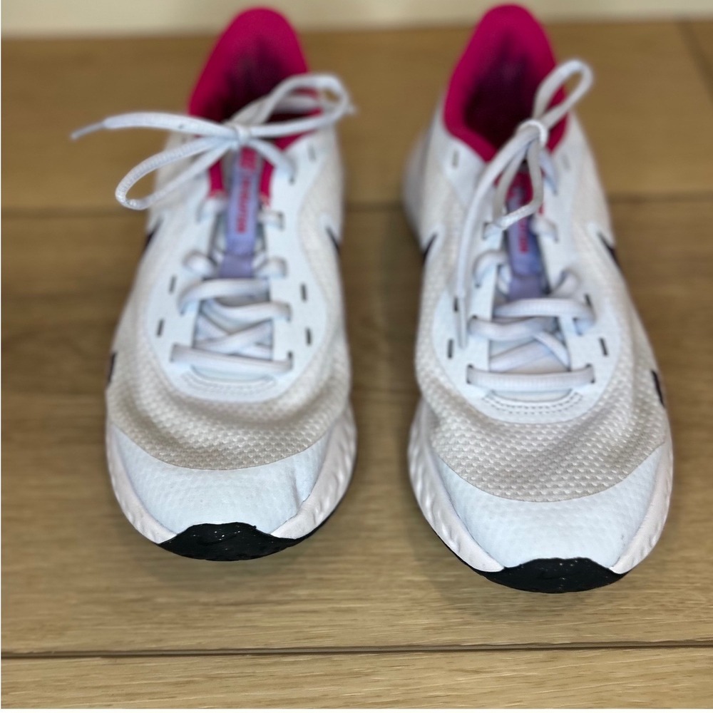 Nike Revolution 5 Youth Running Shoes White Pink Size 5Y BQ5671‎ 018
